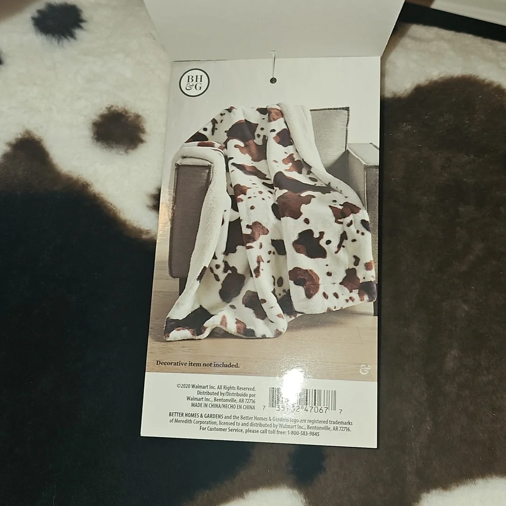 Better Homes & Gardens, Cowhide Faux Fur Throw, 50X60 Inches! Nwts!!